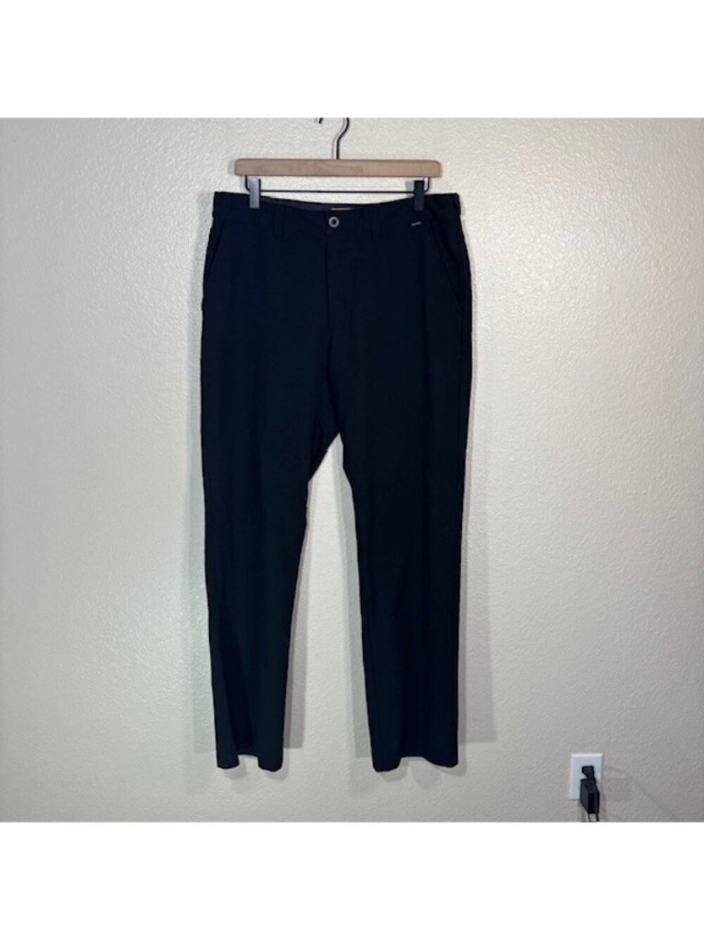 Travis Mathew Golf Pants Mens 34 x 33 Black Stretch Chinos Athletic